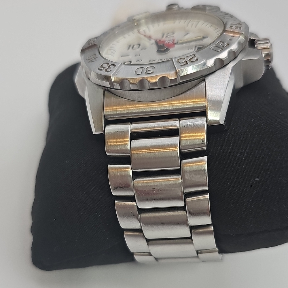 Luminox Silver and White Watch Navy SEAL - Picture 6 of 10